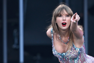 Taylor Swift captivated Melbourne, Australia, with an unplanned acoustic mashup of "Getaway Car," "August," and "The Other Side of the Door"